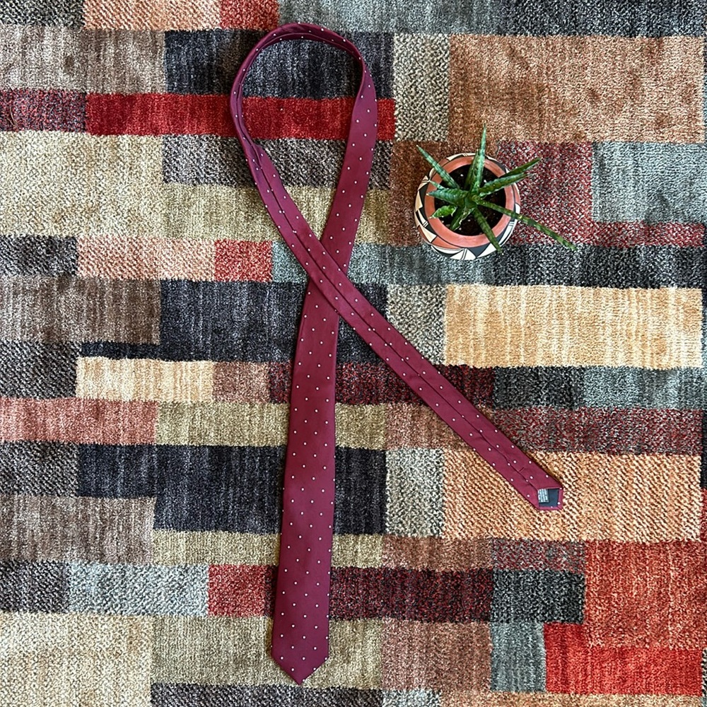 Tie bar maroon necktie